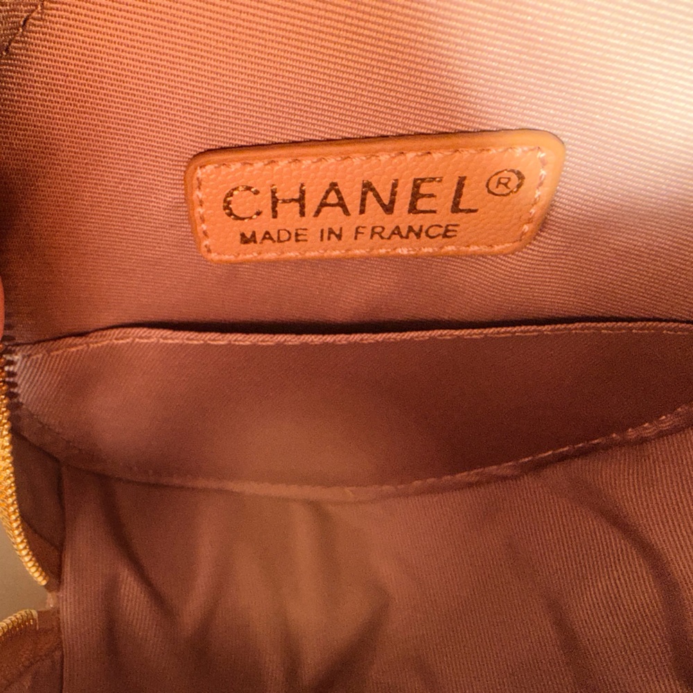 New with tag & box Beige/black Quilted round Crossbody Bag - Picture 7 of 9